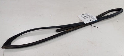 Subaru Legacy Door Glass Window Seal Rubber Right Passenger Front 2010