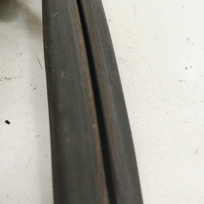 Nissan Rogue Door Glass Window Seal Rubber Right Passenger Front  2017