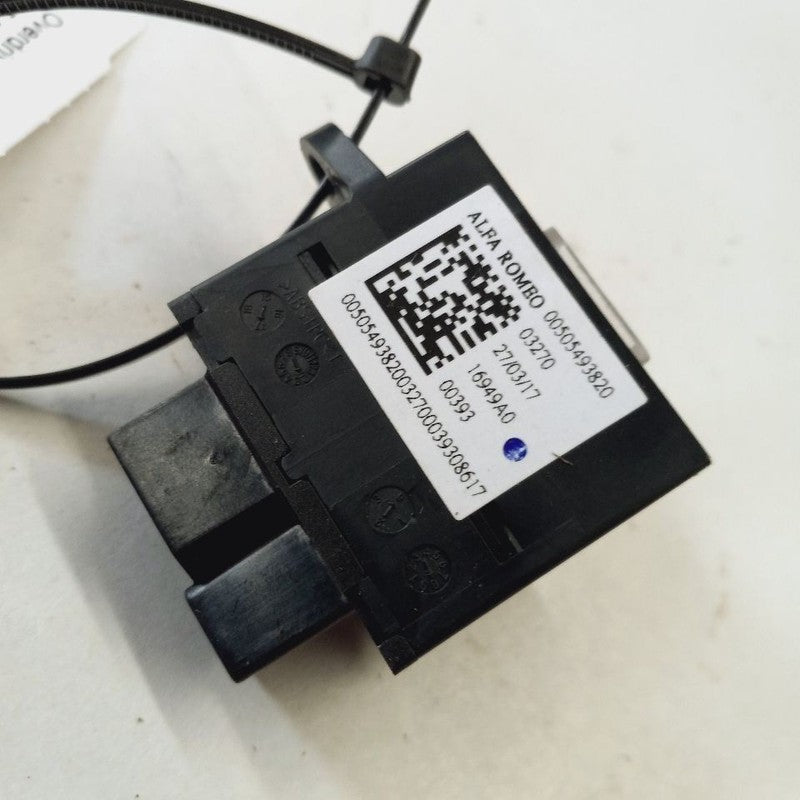 Alfa Romeo Stelvio USB Plug In Port {00505493820} 2018 2019 2020 2021