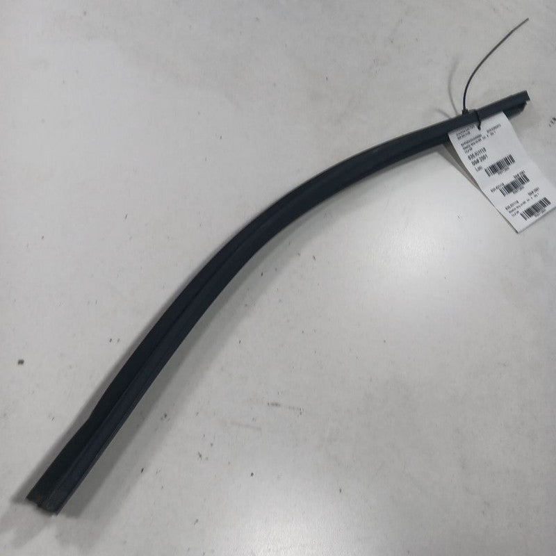 Kia Sorento Right Rear Weather Strip Interior  2018 2017 2016 OEM