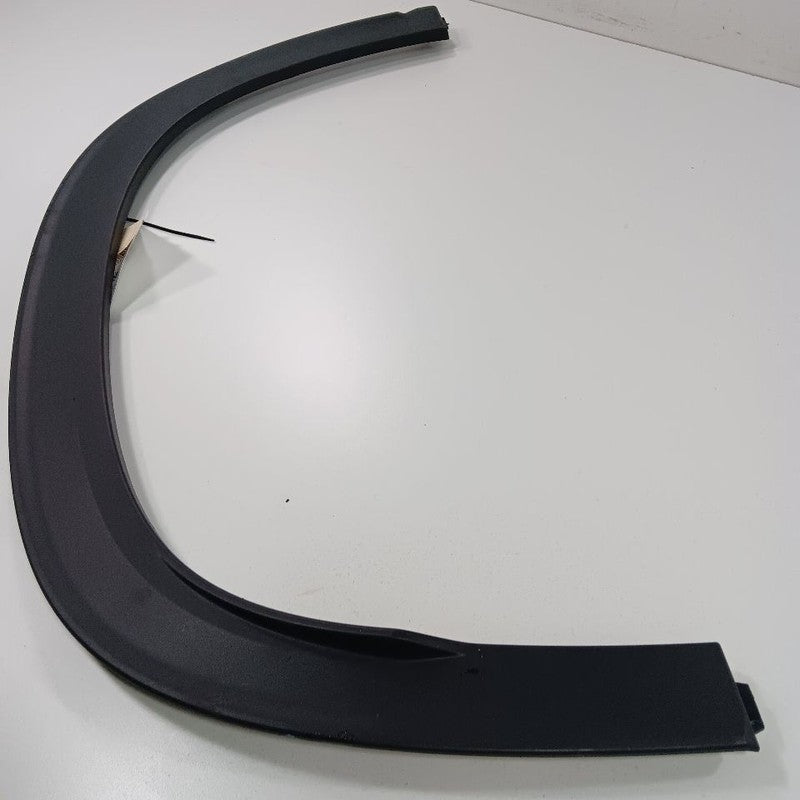 2025 GMC Acadia Passenger Right Rear Fender Flare Broken Tab