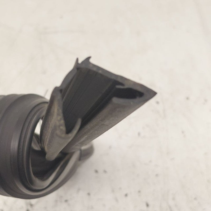 Nissan Rogue Door Glass Window Seal Rubber Right Passenger Front  2021