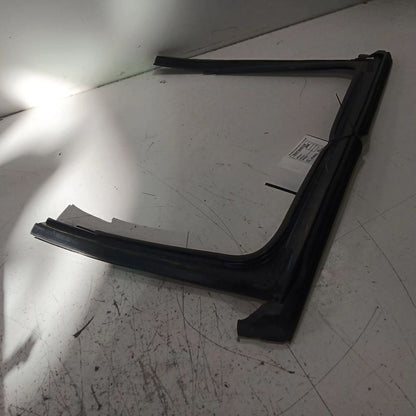 Jeep Compass Door Glass Window Seal Rubber Right Passenger Rear Back  2018 2019 