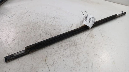 Chevy Traverse Door Glass Window Weather Strip Trim Front Right Passen