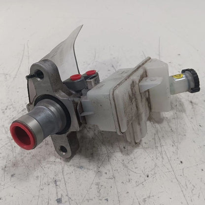 Nissan LEAF Brake Master Cylinder  2013 2014 2015 2016 2017