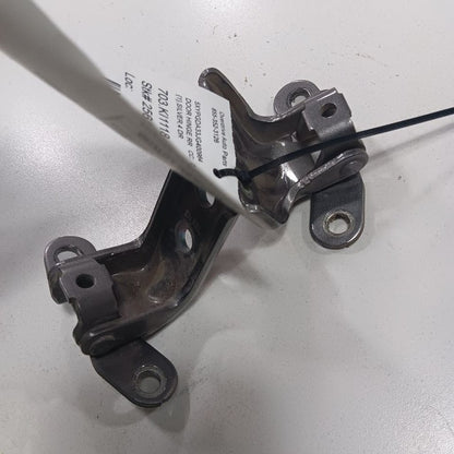 Kia Sorento Door Hinge Set Right Rear Passenger  2018 2017 2016