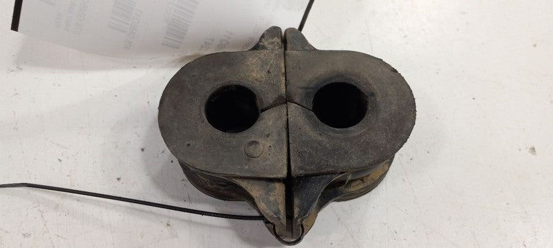 Cadillac SRX Sway Bar Bushing Mounting Bracket 2011 2012 2013 2014