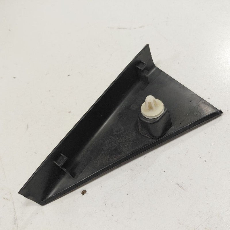 Honda Civic Window Corner Trim Right Passenger Side Rear 72940TGGAA0 2016 2017 2