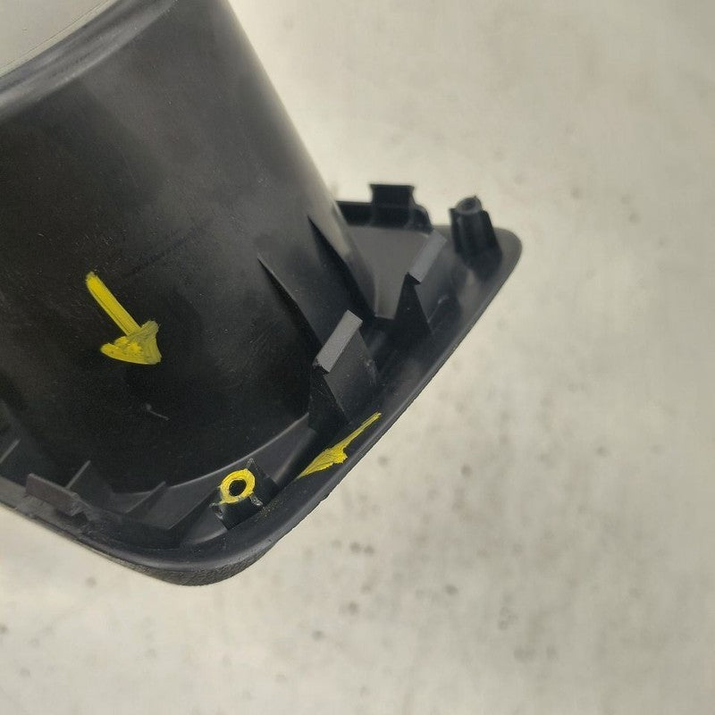 Kia Sorento Third Row Left Rear Cup Holder Broken Mount  2018 2017 201