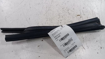 Hyundai Veloster Door Glass Window Seal Rubber Right Passenger Front  