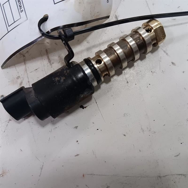Kia Soul Variable Timing Gear Oil Control Valve Solenoid Cylinder Head