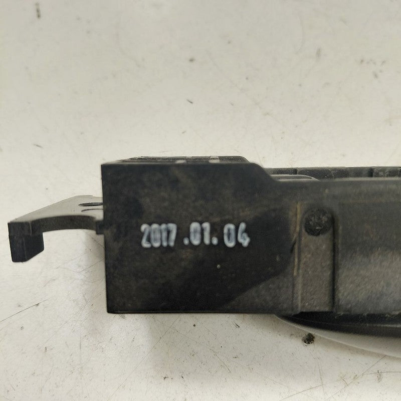 Driver Left Front Door Handle Exterior VIN 5 1st Digit 16-20 Nissan Ro