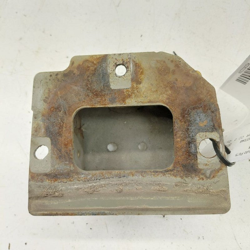 Nissan Maxima Bumper Mount Bracket Right Passenger Side Rear  2018 201
