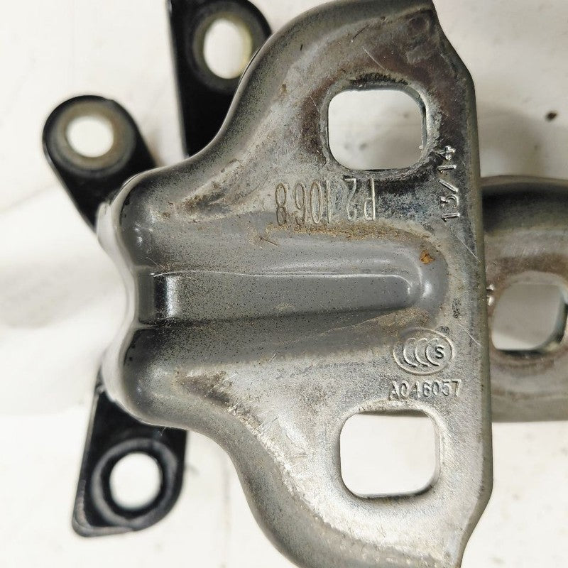 Buick Encore GX Door Hinge Set Right Front Passenger  2020 2021 2022 2