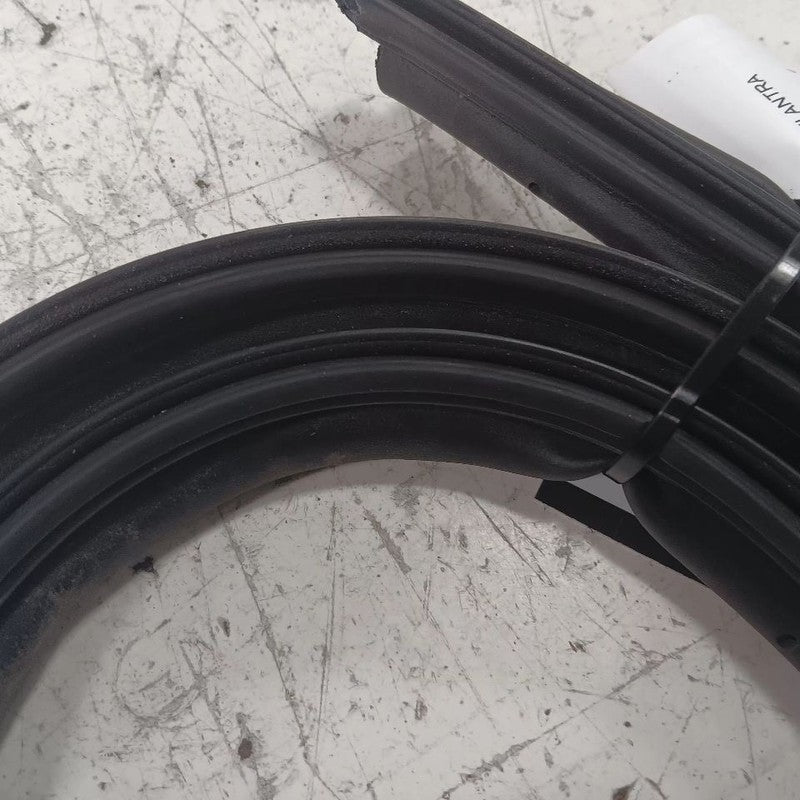 Hyundai Elantra Cowl Vent Panel Hood Rubber Seal  2017 2018 2019 2020