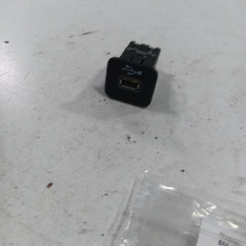 Jeep Compass USB Plug In Hub Port  2018 2019 2020 2021 OEM