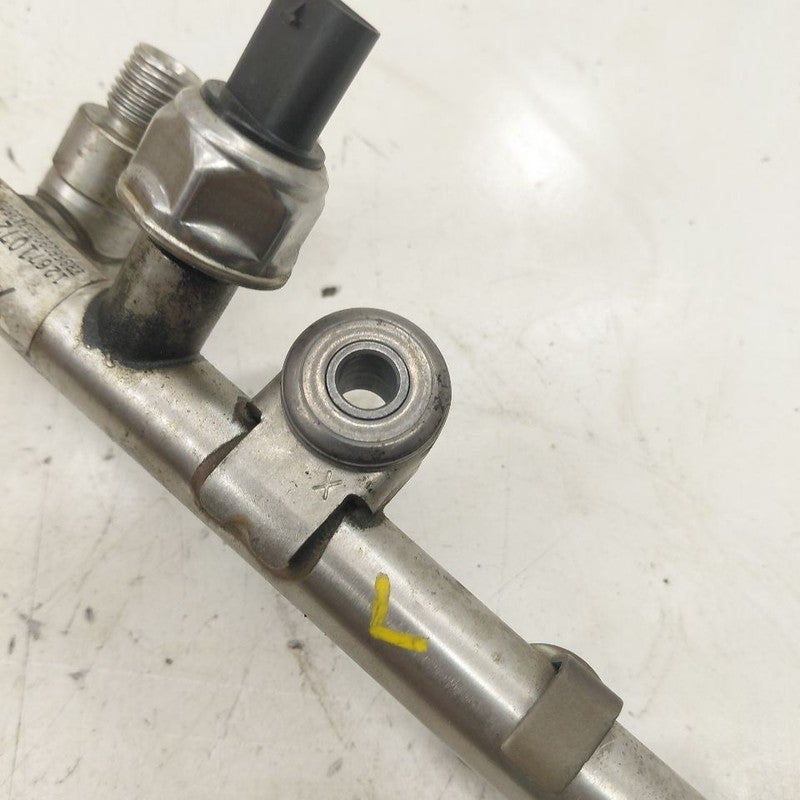 Cadillac CT6 Driver Front Fuel Rail Injection Injector Mount Bar  2018