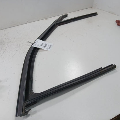 Jeep Compass Door Glass Window Seal Rubber Right Passenger Front 2017 2018 2019 