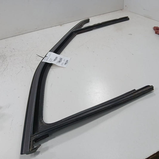 Jeep Compass Door Glass Window Seal Rubber Right Passenger Front 2017 2018 2019 