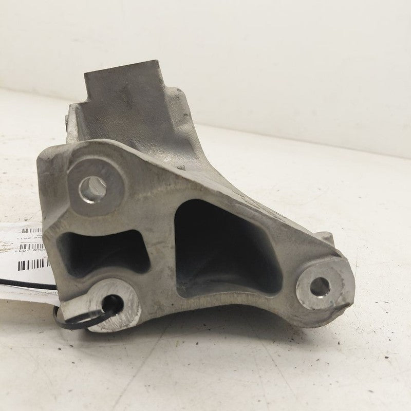 Alfa Romeo Stelvio Passenger Right Side Engine Bracket  2018 2019 2020