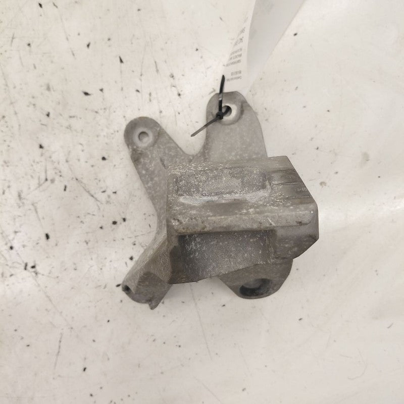 Cadillac CT6 Passenger Right Side Engine Mount Bracket  2018 2017 2016