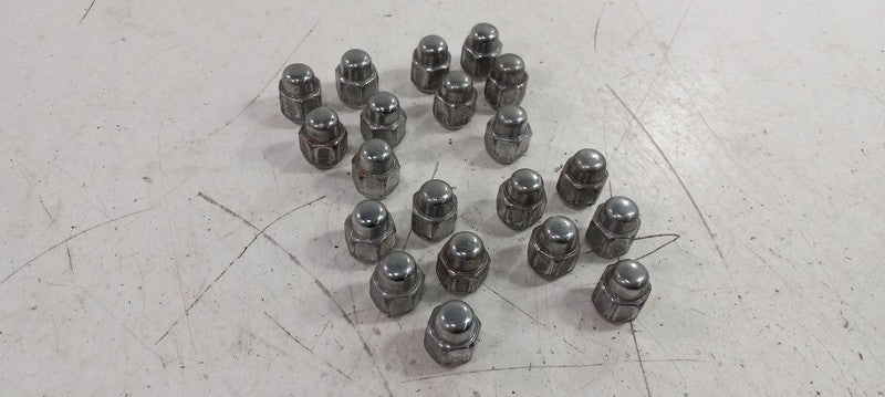 2017 Kia Sorento Lug Nut Set
