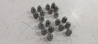 2017 Kia Sorento Lug Nut Set