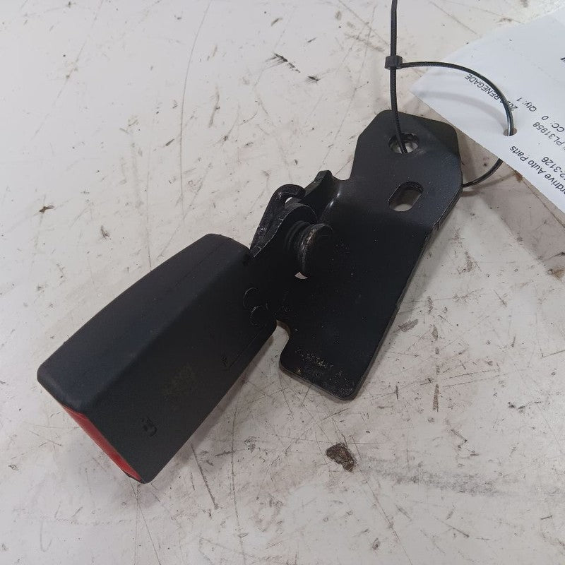 Jeep Renegade Rear Back Center Seat Belt Buckle  2021 2020 2019 OEM