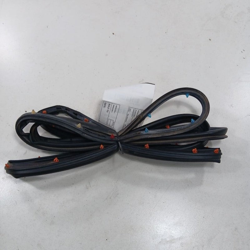 Jeep Cherokee On Door Seal Rubber Left Driver Rear Back  2015 2016 201