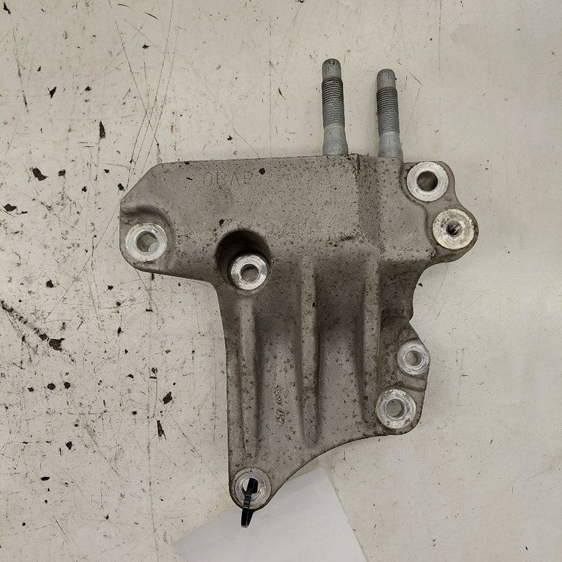 Hyundai Santa Fe Engine Motor Mount Bracket Right Passenger  2019 2020