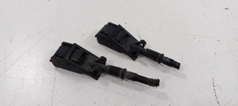 Volkswagen Jetta Windshield Wiper Washer Fluid Hood Sprayer Nozzles 20