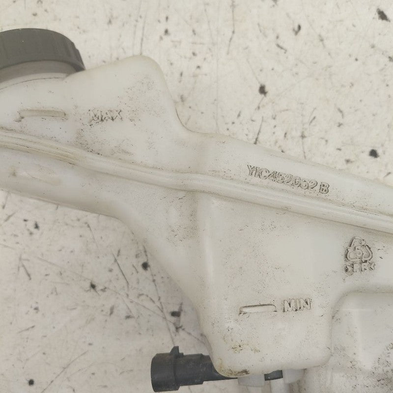 Brake Master Cylinder VIN B 8th Digit Opt Luv Fits 13-21 Buick Encore
