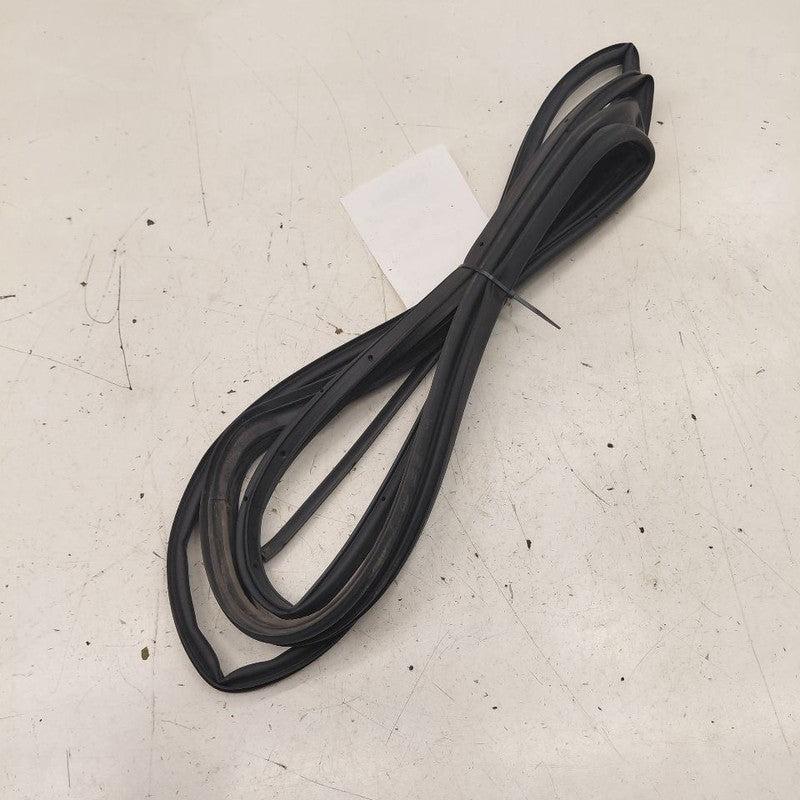 Mitsubishi Outlander   On Door Seal Rubber Left Driver Rear Back  2018