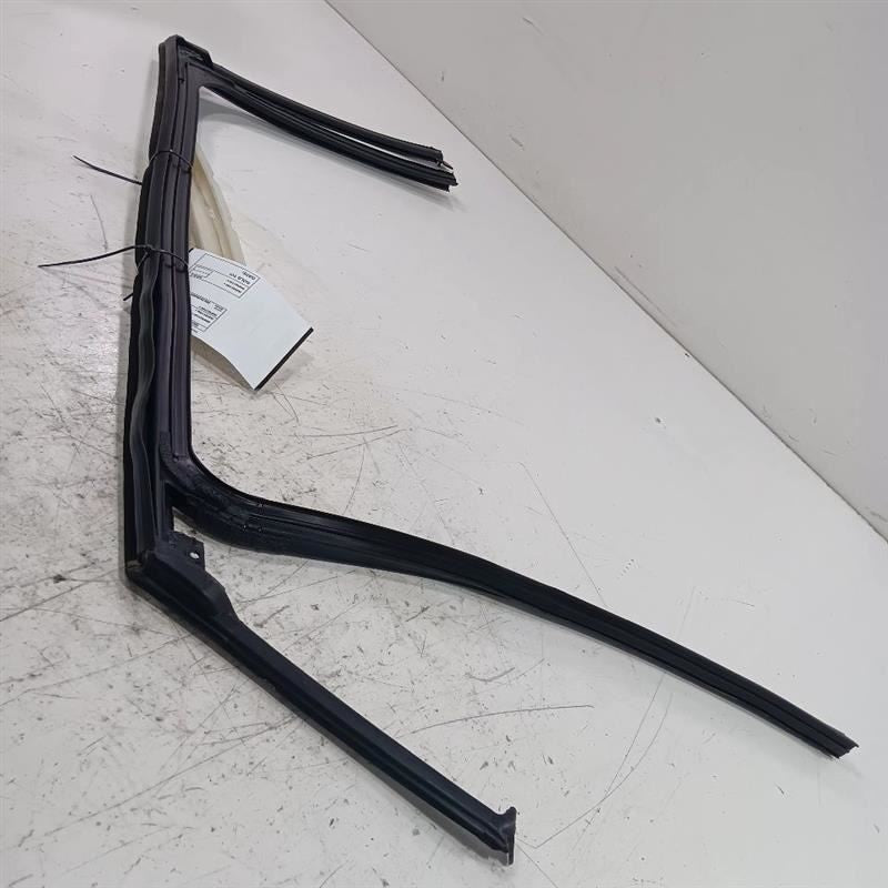 Chevy Malibu Door Glass Window Seal Rubber Left Rear Back  2019 2020 2021