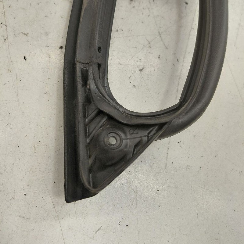Mitsubishi Outlander   On Door Seal Rubber Right Passenger Front  2018