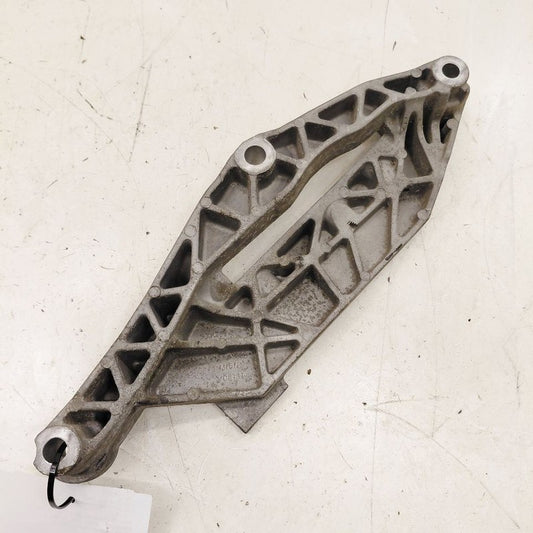 Cadillac XTS Passenger Right Side Engine Mount Bracket      3.6 2016 2