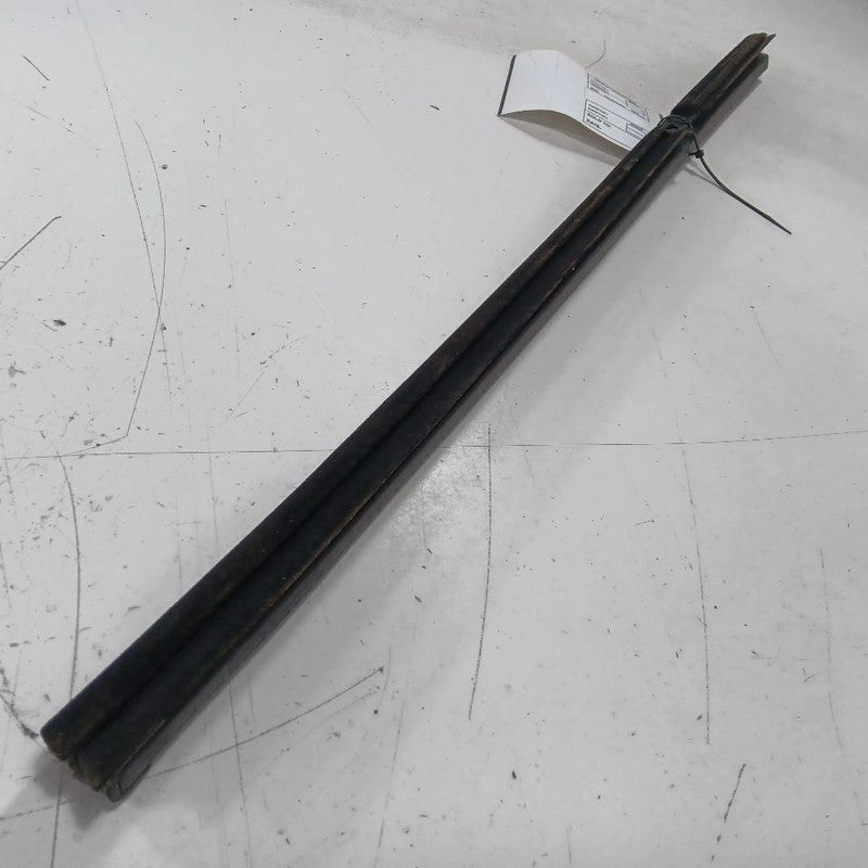 Ford Taurus Right Rear Weather Strip Interior  2019 2018 2017 2016 201