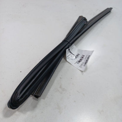 Grand Cherokee Door Glass Window Seal Rubber Right Passenger Rear Back 2017 2018