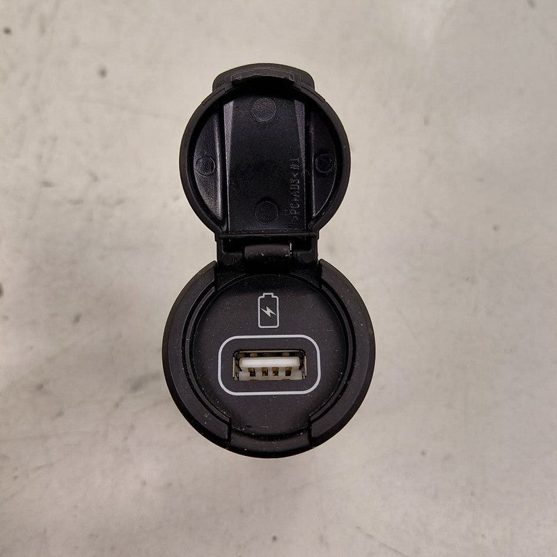 Hyundai Santa Fe USB Charging Port {96125S1500} 2019 2020