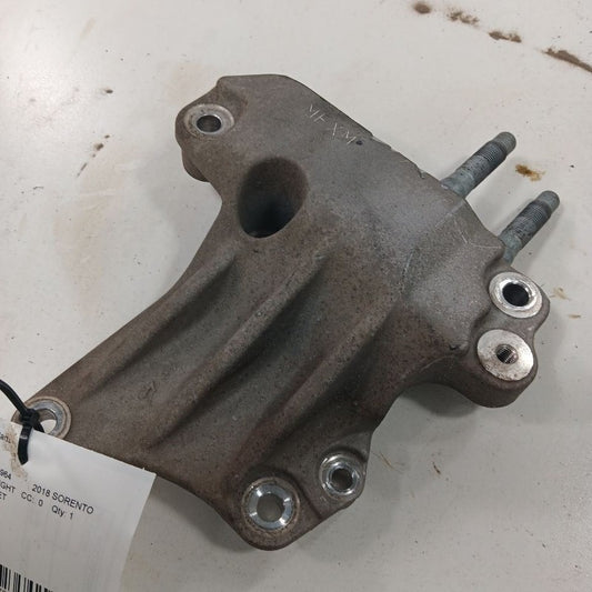 Kia Sorento Engine Motor Mount Bracket Right Passenger  2.4 2018 2017 2016