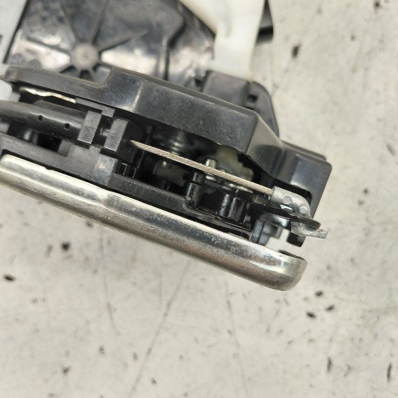 Kia Sorento Door Latch Lock Right Passenger Rear  2018 2017 2016
