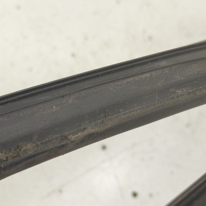 Mitsubishi Outlander   Door Glass Window Seal Rubber Right Passenger F