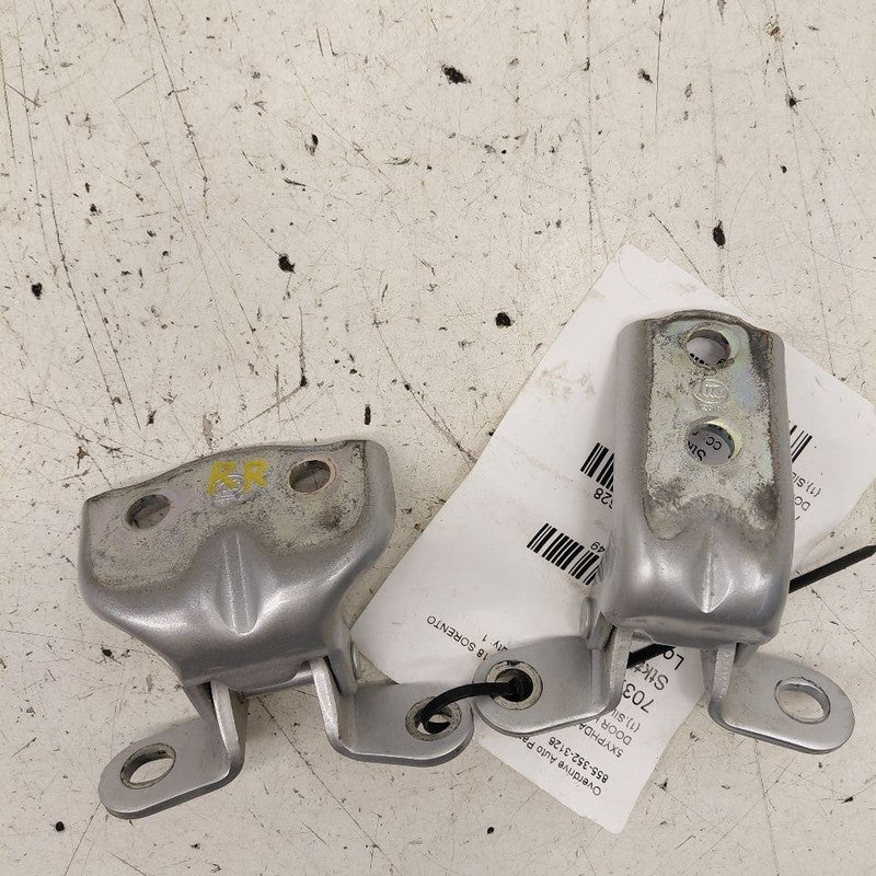 Kia Sorento Door Hinge Set Right Rear Passenger  2018 2017 2016