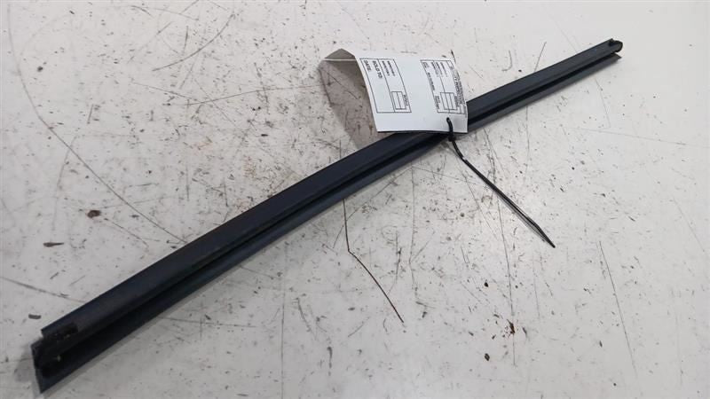 Hyundai Veloster Right Front Weather Strip Interior  2012 2013 2014 20