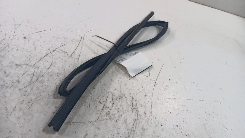 Subaru Impreza Door Glass Window Seal Rubber Right Passenger Rear Back