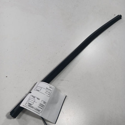 Kia Sorento Right Front Weather Strip Interior  2018 2017 2016 OEM