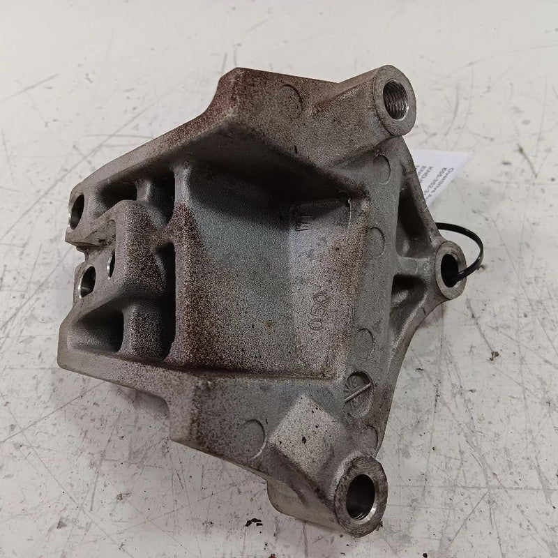 Kia Soul Engine Motor Mount Left Driver  2017 2018 2019 OEM