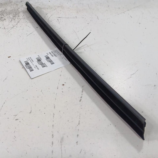 Jeep Compass Right Front Weather Strip Interior  2021 2020 2019 2018 2017