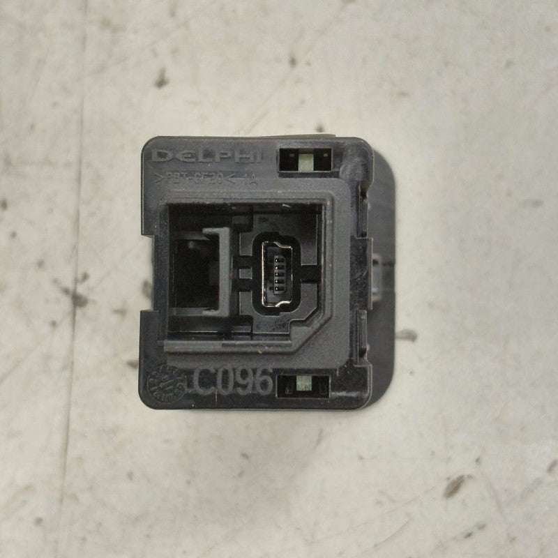 2018 Fiat 500 X Model USB Plug In Hub Port