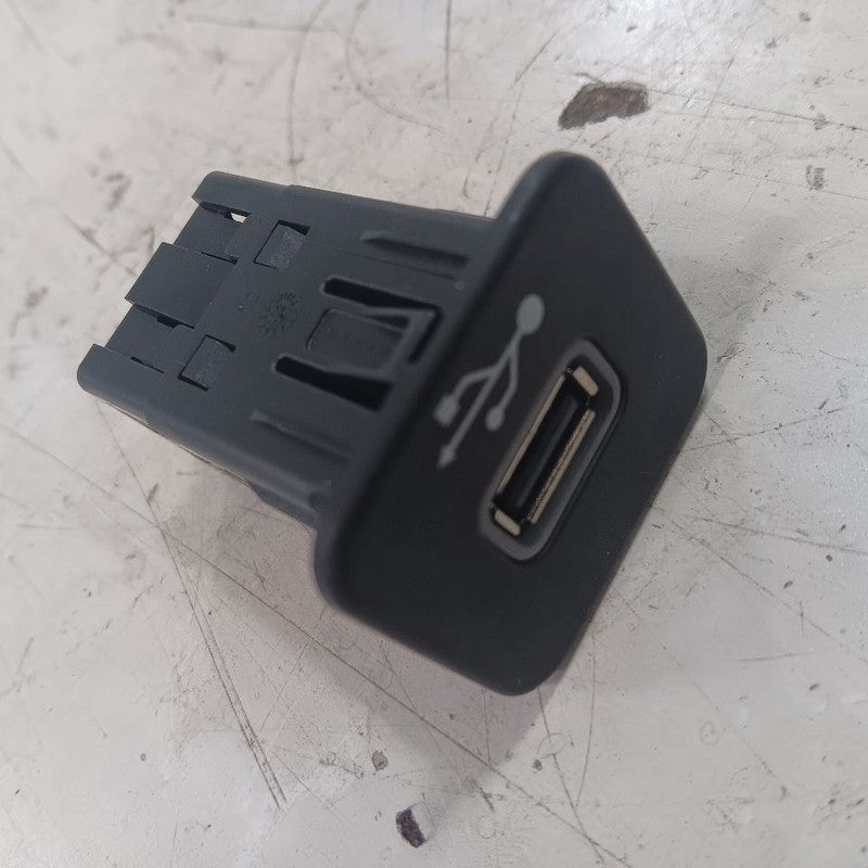 Jeep Renegade USB Plug In Hub Port 2023 2022 2021 2020 OEM